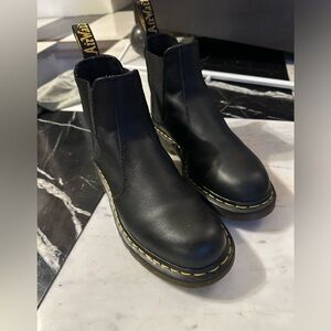 Dr Martens 2976 Chelsea boots slip resistance MENS 9